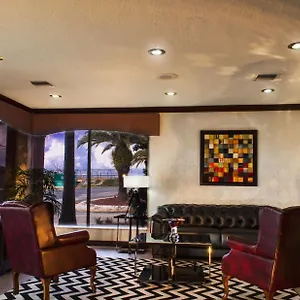 Отель Ramada By Wyndham Orlando South